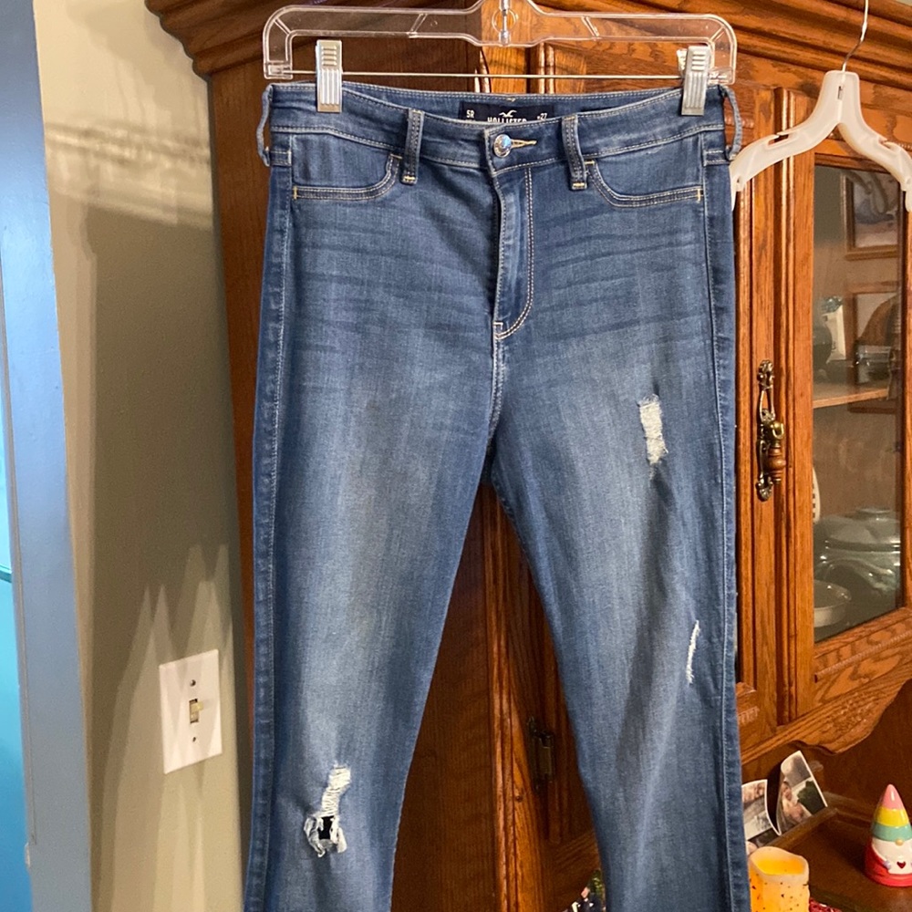 Prestine  condition Hollister distressed legging size 5reg 27/28